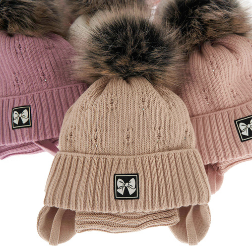 Lány téli szett: sapka és rózsaszín pomponos csősál Kinia