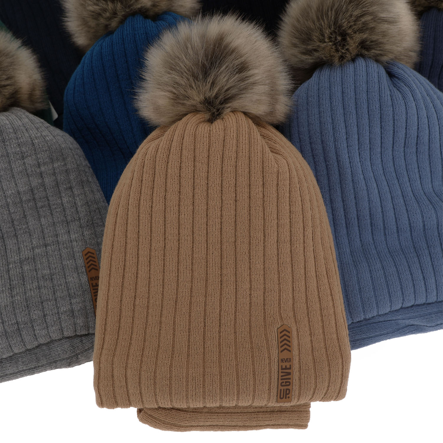 Fiú téli szett: sapka pomponnal és béléses sál camel színben Kalen