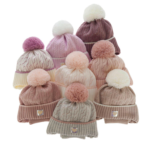 Téli szett kislányoknak: sapka és sálgallér pomponnal Natka