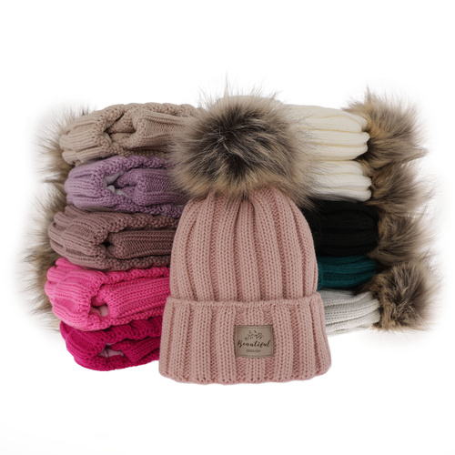 Lányok téli szett: sapka és sál rózsaszín pomponnal Kaliope