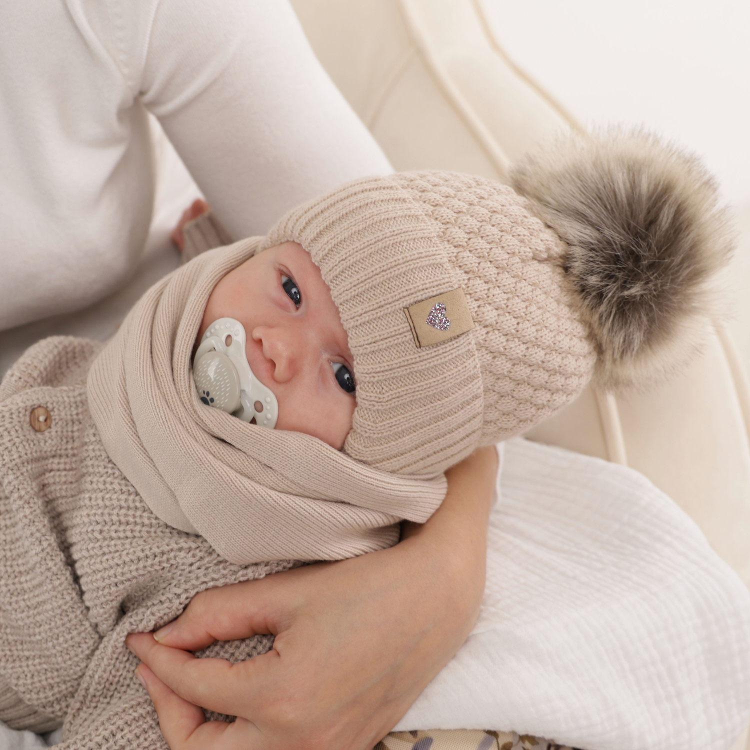 Lány téli szett: pomponos sapka és lila sál Bianca