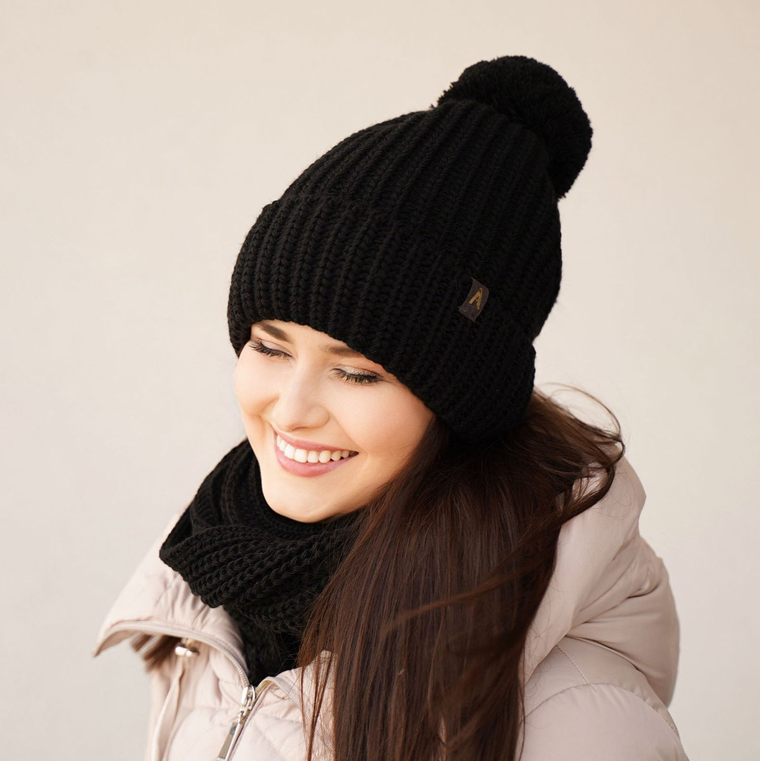 Női téli szett: pomponos sapka és orgonalila sál Lupita