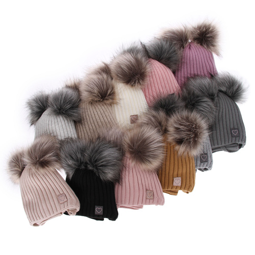 Téli szett lányoknak: két pomponos sapka és csősál camel Telisa