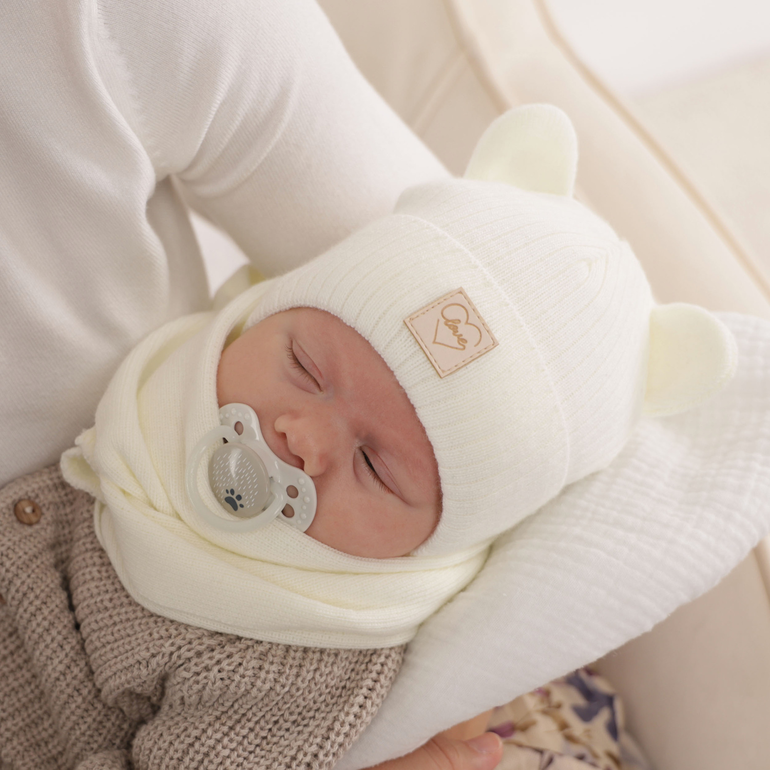 Lányoknak való téli készlet: sapka és sál fehér Antola