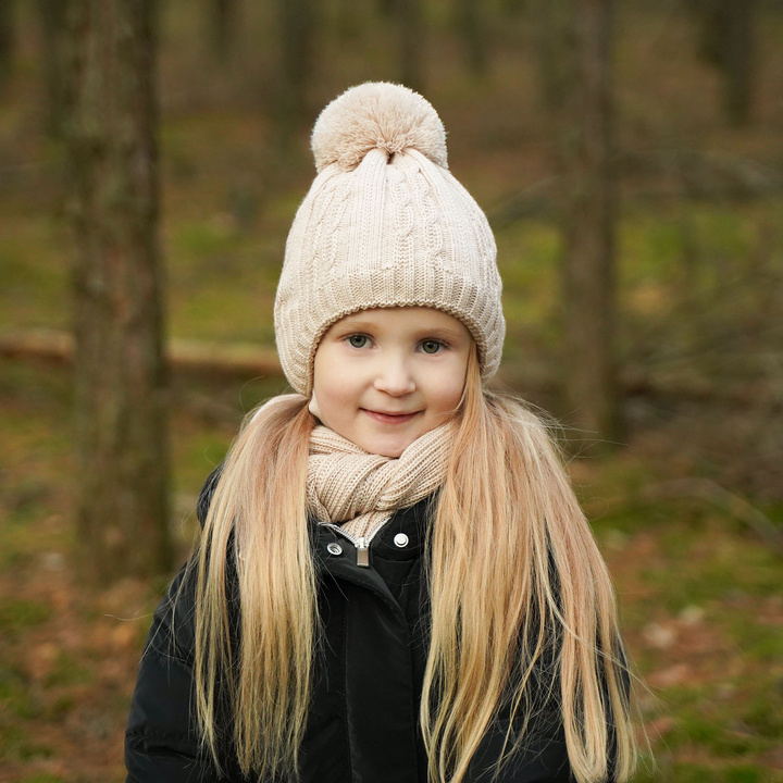 Lány téli szett: sapka és sál pomponnal Candy