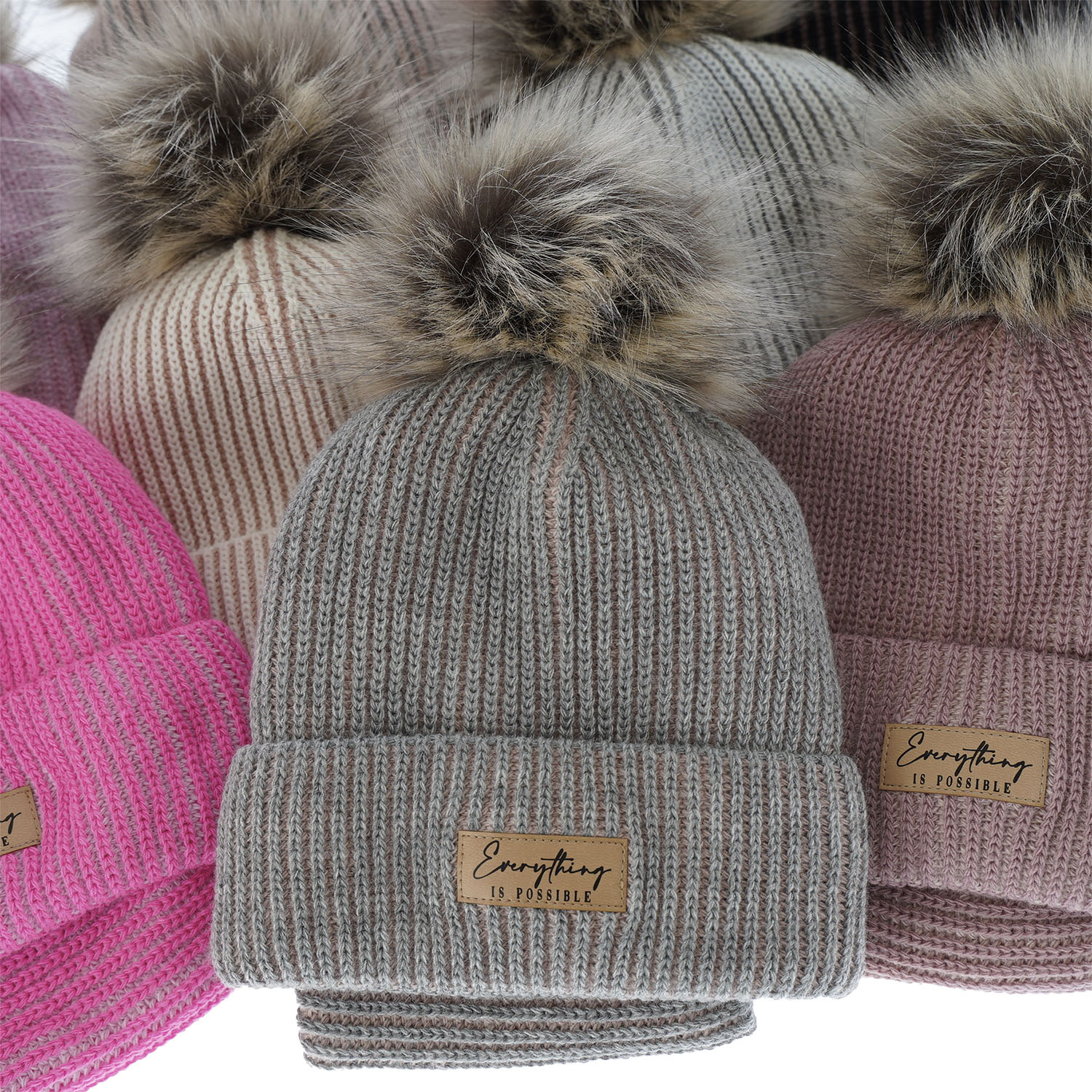 Lány téli szett: sapka és sál rózsaszín bojtokkal Floryda