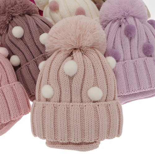 Lányoknak való téli szett: pomponos sapka és fekete sál Hekate