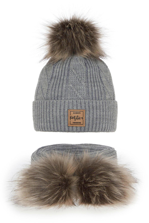 Lány téli szett: sapka és sál két szürke pomponnal Gabriela