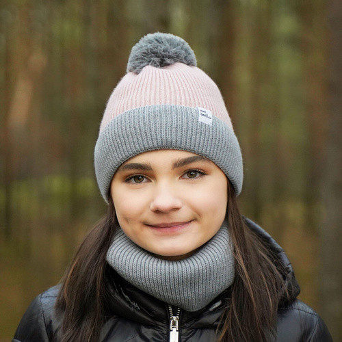 Téli szett lányoknak: sapka és szürke pomponos nyakmelegítő Rosalin