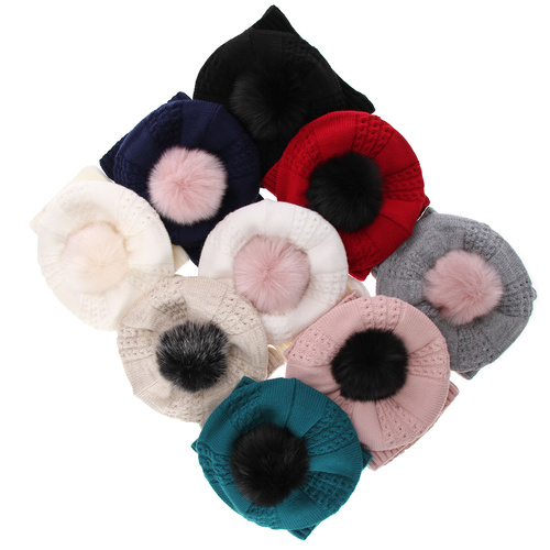 Lány téli szett: pomponos svájcisapka és körsál szürke Amora