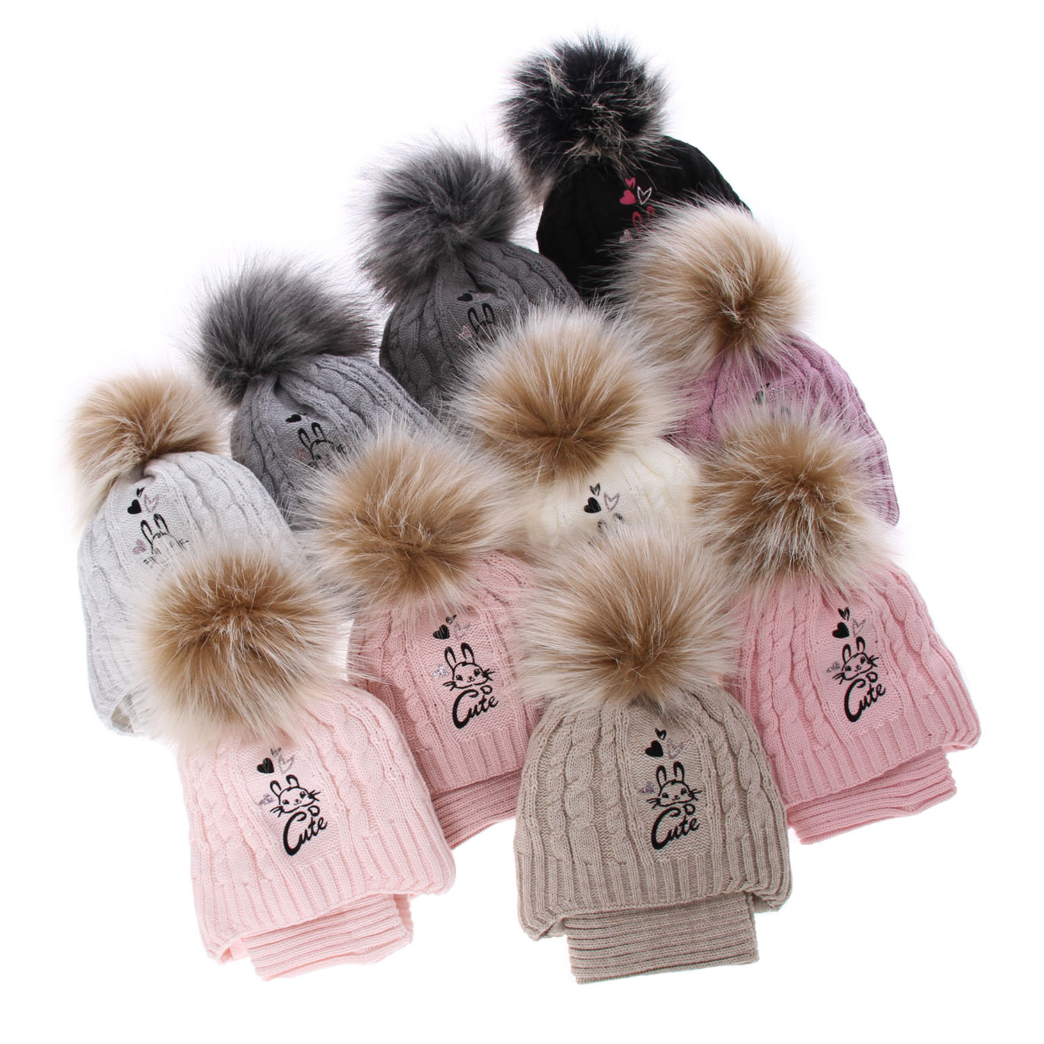 Téli szett lányoknak: pomponos sapka és fekete csősál Treccia.