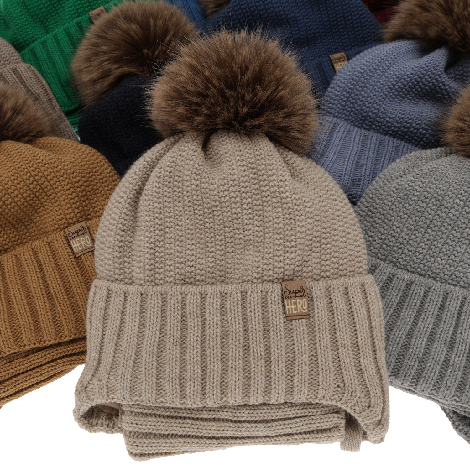 Téli szett fiúnak: sapka pomponnal és kémény bézs Kayen